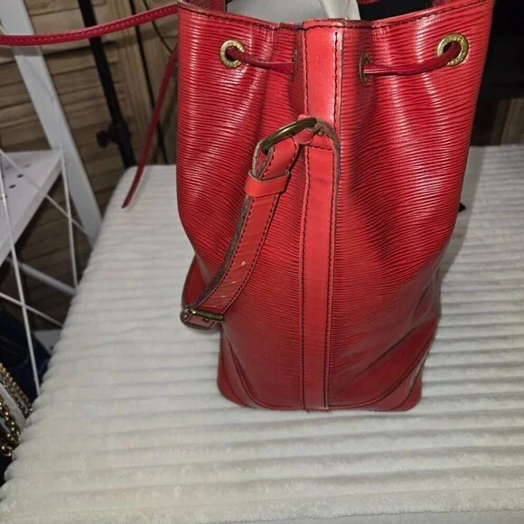 *Authentic* Louis Vuitton Epi Noe with matching wallet - Picture 5 of 16